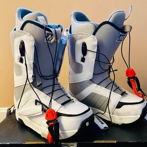 Burton Moto Snowboard Boots Men’s Size 6.